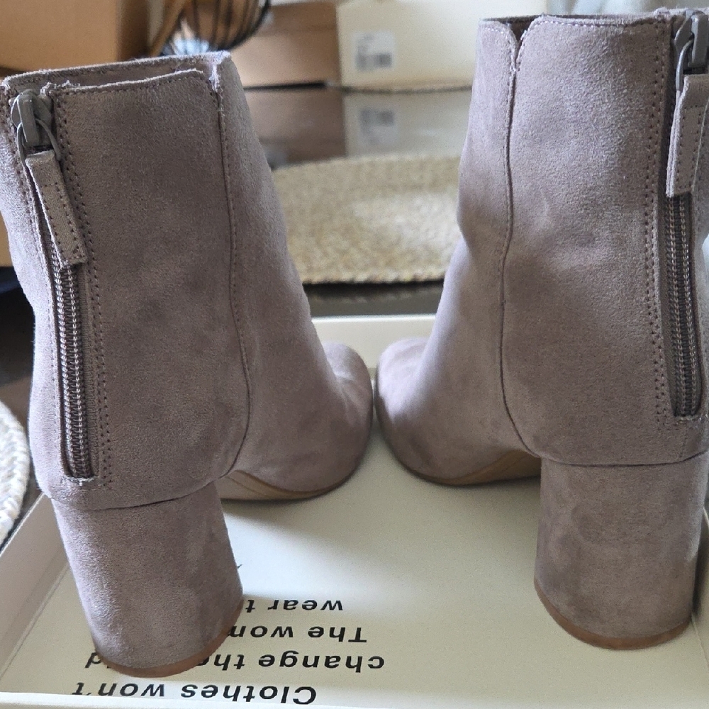 Old Navy Gray Ankle Boots Sleek Minimalist Design - Picture 6 of 6